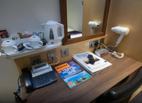 Standard Double Room Near The Chiswick Cinema LON 3 Luxury Bookings
