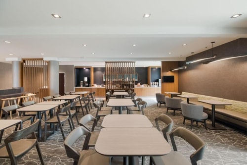 King Suite Near Octapharma Plasma DAL 18 Luxury Bookings