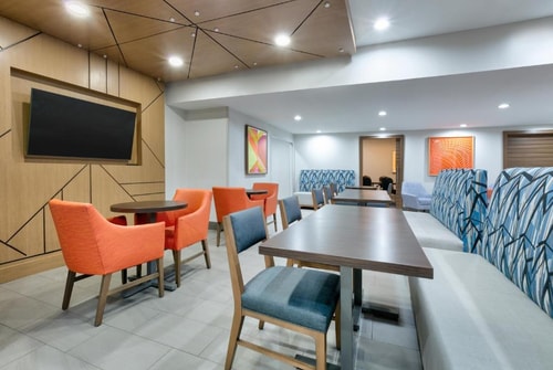 Standard King Room Near Ace Kitchen And Lounge DAL 8 Luxury Bookings