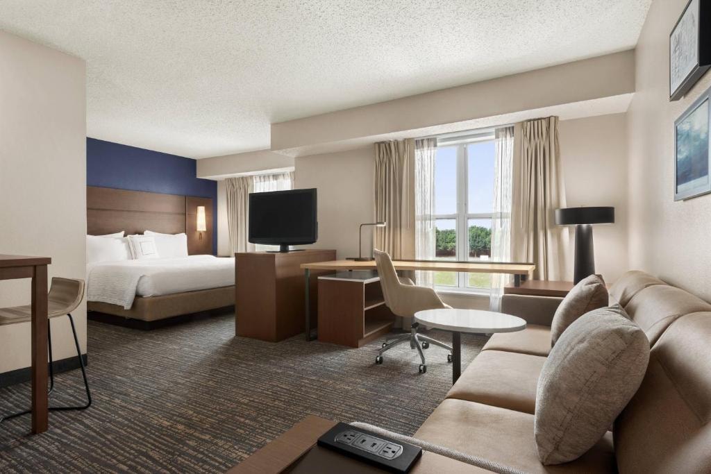 King Studio Suite Near Willowbrook WWTP HOU Luxury Bookings