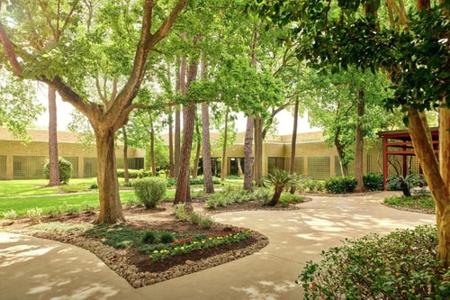 King Room Near American Medical Response HOU 12 Luxury Bookings
