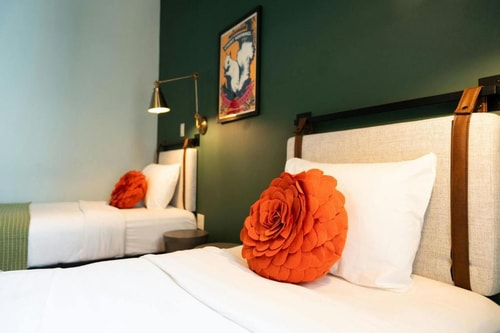Classic Twin Room Near Tree House Rooftop WDC 2 Luxury Bookings