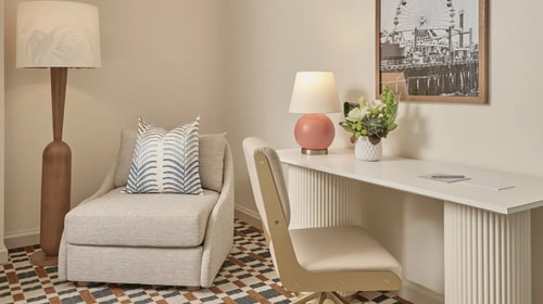 King Room Near Santa Monica High School LA 3 Luxury Bookings