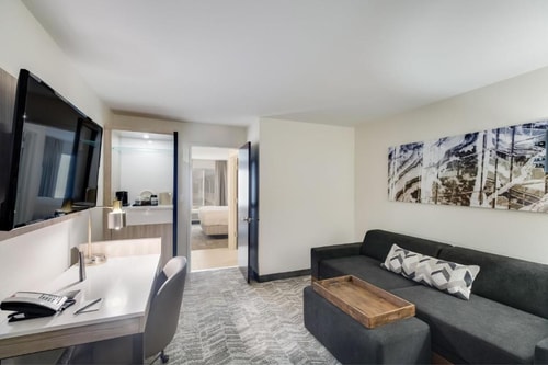 King Suite Near Octapharma Plasma DAL 2 Luxury Bookings