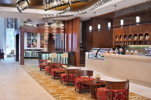 Deluxe King Or Twin Room Near Rotana Jaddaf 14 Luxury Bookings