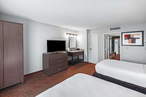 King Room Near Medical/Market Center DAL 3 Luxury Bookings