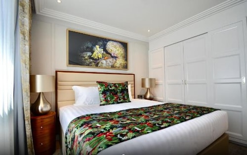 3 Bedroom Deluxe Apartment Near Barclays Bank LON 1 Luxury Bookings