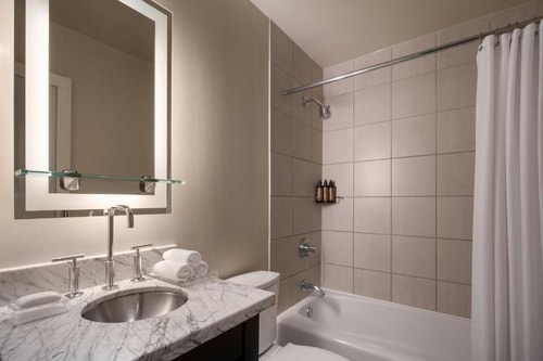 Cozy King Room Near Skydeck Chicago CHI 5 Luxury Bookings