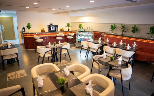 Deluxe King Or Twin Room Near Jewel Creek Tunnel 8 Luxury Bookings