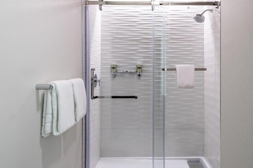 King Room Near Chipotle Mexican Grill DAL 4 Luxury Bookings