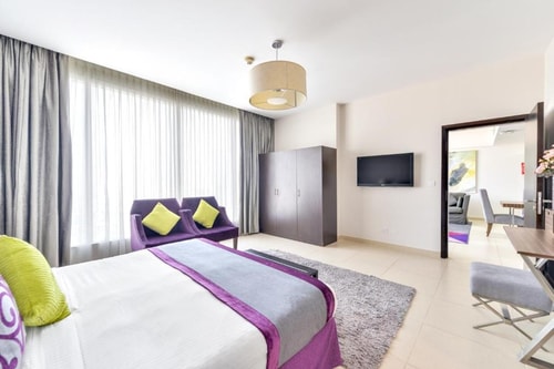 Deluxe Two Bedroom Apartment Near Park Place Tower 1 Luxury Bookings