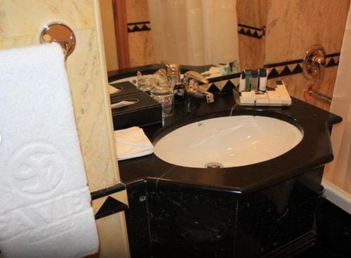 Deluxe King Or Twin Room Near Dubai Customs 5 Luxury Bookings