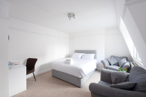 3 Bedroom Apartment Near Sobell Leisure Centre LON 1 Luxury Bookings