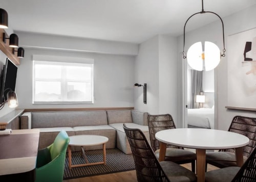 One Bedroom Queen Suite Near Starbucks MIA 1 Luxury Bookings