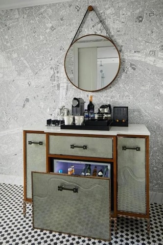 Deluxe King Room Near The Graffiti Tunnel LON 2 Luxury Bookings
