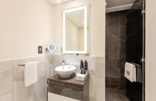 Deluxe King Or Twin Room In Palm Jumeirah 4 Luxury Bookings