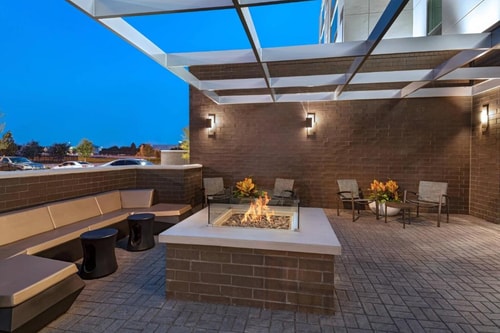 King Suite Near Champions School of Real Estat DAL 10 Luxury Bookings