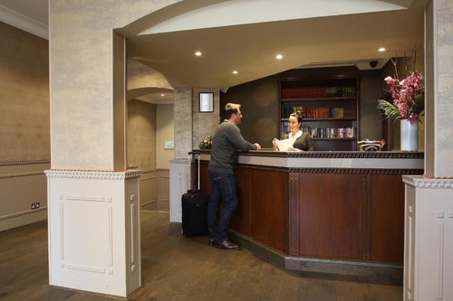 Double Or Twin Room Near Royal Mail Postbox LON 7 Luxury Bookings