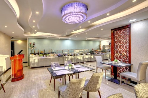 Deluxe King Or Twin Room Near Ansar Mall 8 Luxury Bookings