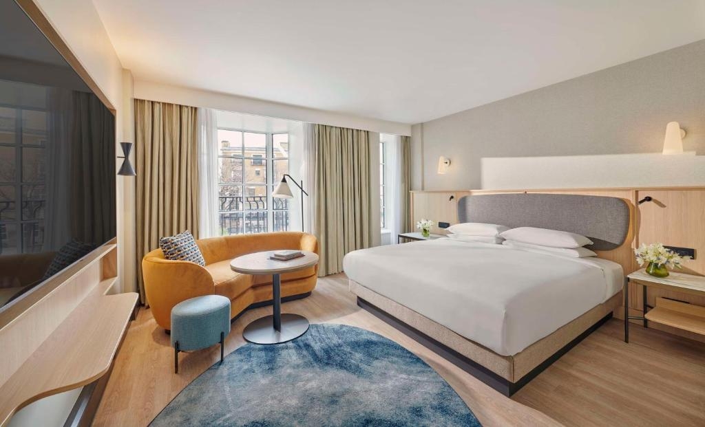 King Room Near Enyo Law LON Luxury Bookings