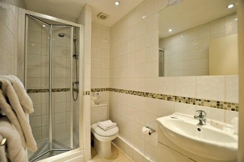 Double Room Near Cleveland Square LON 2 Luxury Bookings