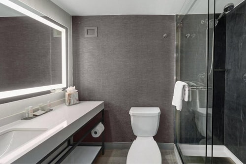 Queen Room Near CityView Park Houston HOU 3 Luxury Bookings