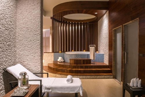 One Bedroom Apartment near Al Ghurair Center 15 Luxury Bookings