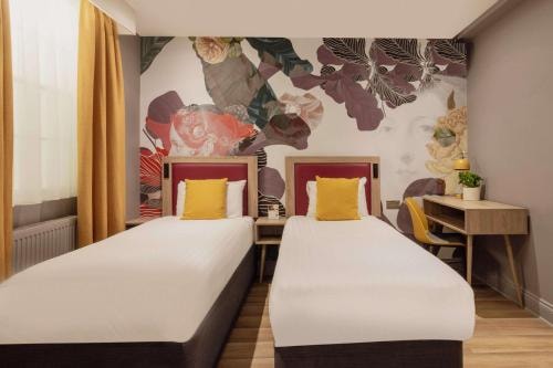 Double Or Twin Room Near Victoria Theatre LON 1 Luxury Bookings