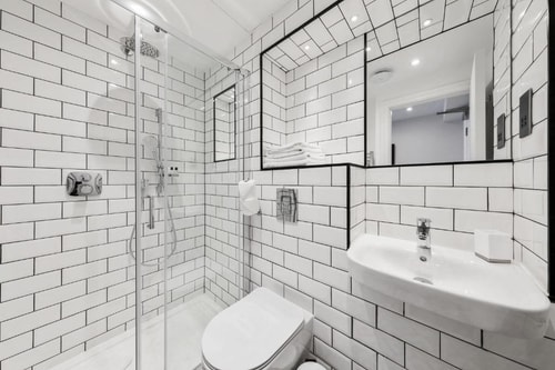 Executive Double Room Near Italian Gardens LON 4 Luxury Bookings