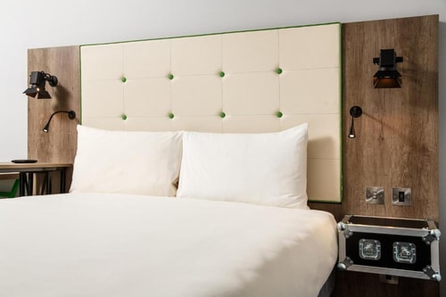 Queen Room Near Oxbridge Online School LON 2 Luxury Bookings