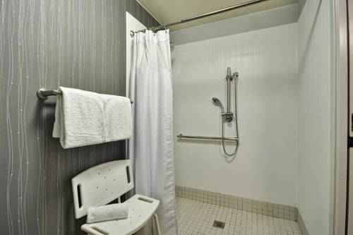King Room Near Denny's Restaurant DAL 2 Luxury Bookings
