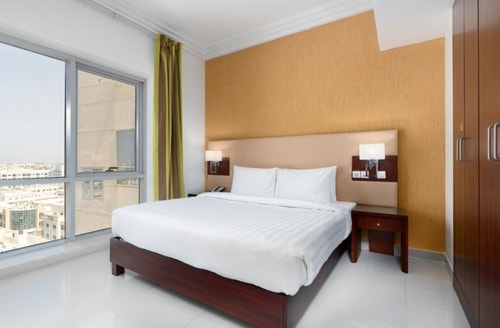 Deluxe One Bedroom Apartment Near Reef Mall 2 Luxury Bookings