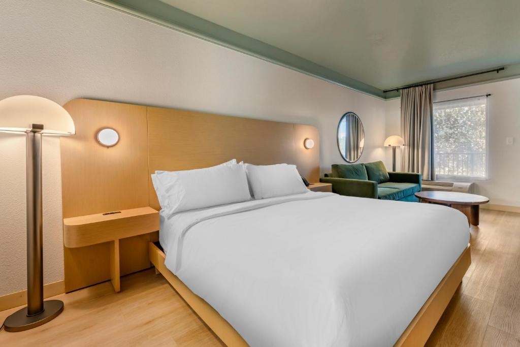 Standard King Room Near Buck Lake ORL Luxury Bookings