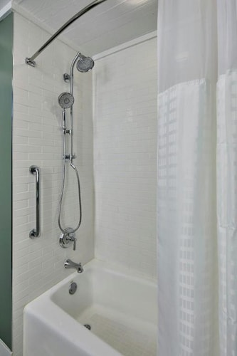 Guest Room Near Celebration K8 School ORL 8 Luxury Bookings