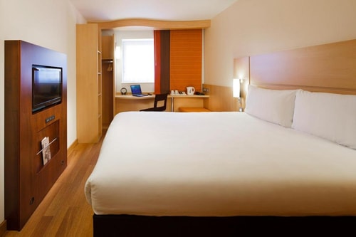 Standard Double Room Near Anchor Serica Court LON 4 Luxury Bookings