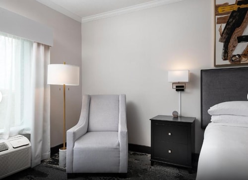Standard King Room Near Arthur Storey Park HOU 2 Luxury Bookings
