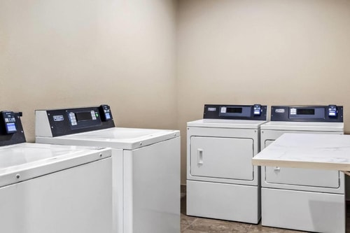 King Room Near Shadowbriar Elementary School HOU 10 Luxury Bookings