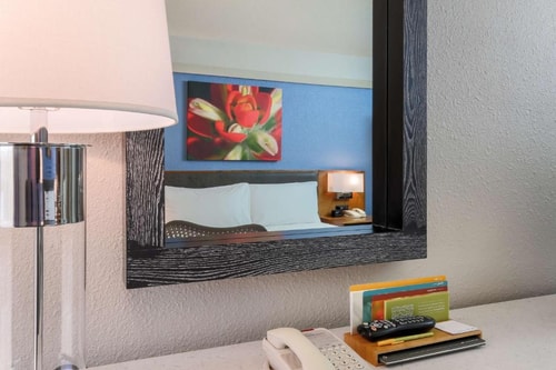 King Room Near Jade Waters Resort Pool 3 Luxury Bookings