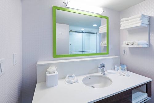 King Room Near IAH Airport Area HOU 3 Luxury Bookings