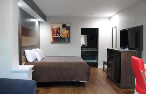 King Suite Near Collins Elementary School HOU 2 Luxury Bookings