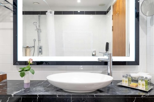 King Room Near Wembley Stadium LON 4 Luxury Bookings