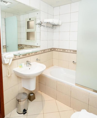 Three Bedroom Apartment Near By Burjuman Mall 8 Luxury Bookings