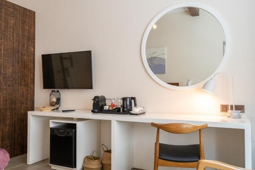 King Or Twin Room Near Umm Suqeim Park Dubai 4 Luxury Bookings