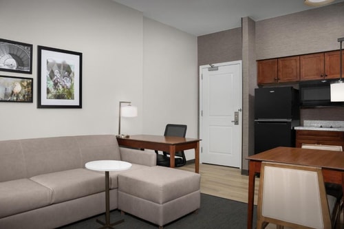 Queen Studio Near Beeler Memorial Pocket Park HOU 3 Luxury Bookings
