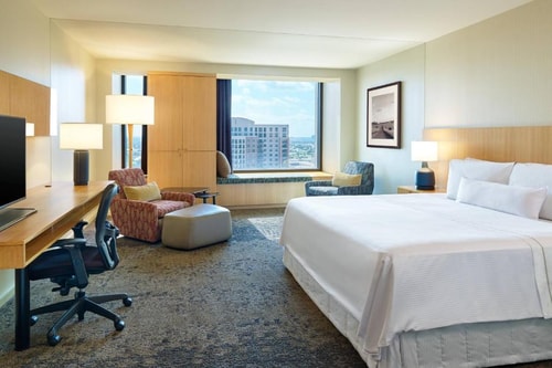 Traditional Guest Room Near Galleria Dallas DAL Luxury Bookings