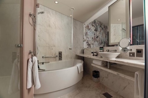 Executive Room Near Dubai Media City Park 4 Luxury Bookings