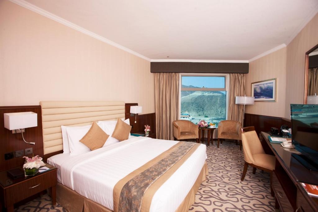 Deluxe Family Room Mountain View At KhorFakan Club Luxury Bookings