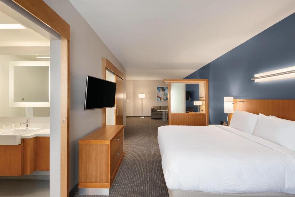 King Suite With Sofa Bed Near Northwest Church HOU Luxury Bookings
