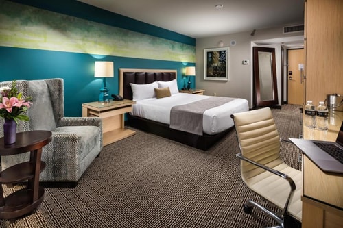 Grand Deluxe King Or Twin Near Neonopolis Mall LAS 1 Luxury Bookings
