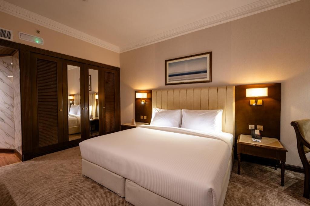 Premium King Or Twin Room Near Satwa Roundabout Luxury Bookings